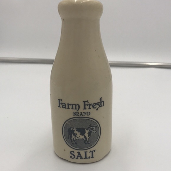 ❤️ Vintage salt and pepper shakers. Beige with beautiful black writing - Picture 2 of 7